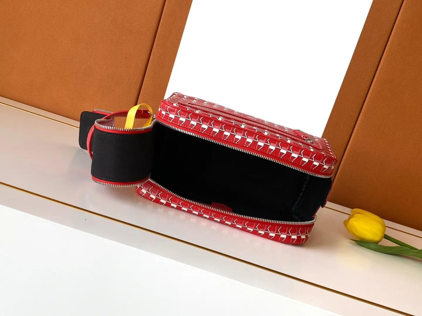 P480 MOYNAT 洗漱包 M Canvas 日常造型搭配满分加分的一款 生活防水袋,男女都可以驾驭!SIZE:24X12X13 CM🌹