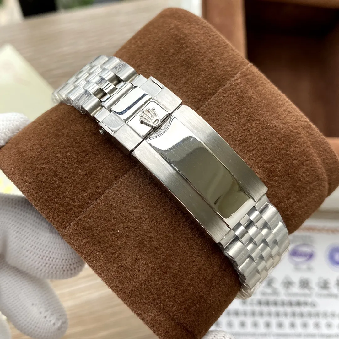 白壳💰200 金壳220。劳力士⚡ROLEX GMT-格林尼治系列 全自动机械40mm &bull;（三珠钢带、五珠钢带任君挑选)